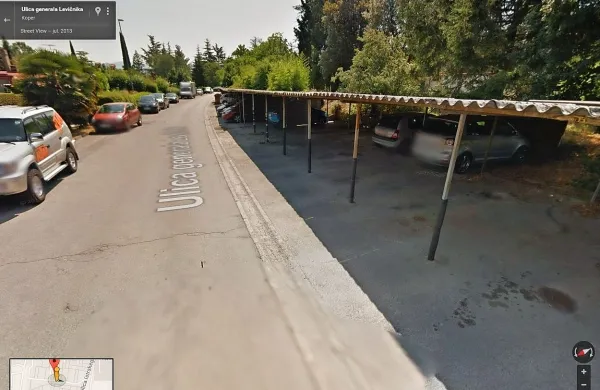 V koprski občini so stanovalcem v Ulici generala Levičnika v 
Olmu postavili ultimat: ko padejo nadstreški, se bomo lotili 
obnove ulice.  