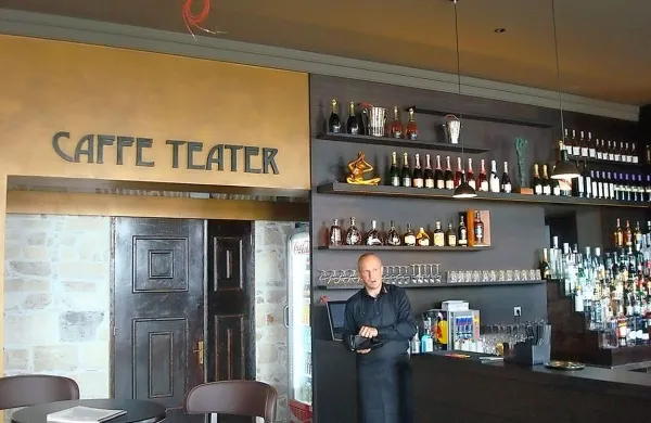 Z novim najemnikom piranski Caffe Teater dobiva tudi novo 
vsebino. 