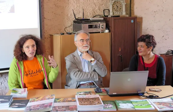 Na posvetu o uporabi repe so spregovorili Martina Kafol, 
Enos Costantini in Romana Marinšek Logar.