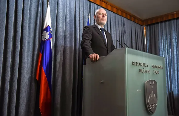 Poslanec SDS Branko Grims je na novinarski konferenci 
opozoril, da je predsednik DZ poskrbel 