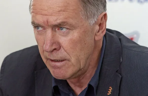“Odločbo ustavnega sodišča obsojamo, ker se je zgodilo 
nekaj zelo grdega za ljudi,” je  dejal predsednik Zveze svobodnih sindikatov Slovenije Dušan Semolič.