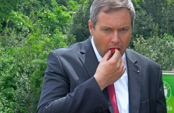 Minister za kmetijstvo, gozdarstvo in prehrano ter predsednik 
SD Dejan Židan je na zdravljenju v Univerzitetnem kliničnem 
centru Maribor.