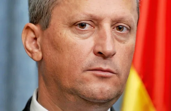 Predsednik makedonskega parlamenta Trajko Veljanoski je 
nato aprila letos za 5. junij sklical predčasne parlamentarne 
volitve.