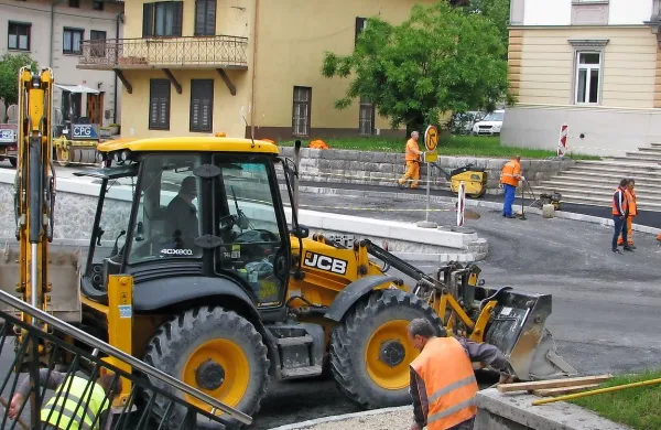 Tolmince čaka še mesec dni zastojev skozi mesto.