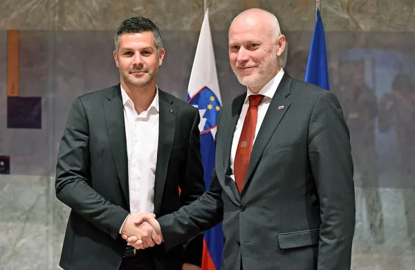 Ne le, da je Milan Brglez (desno) ostal predsednik DZ, zakonodajno telo je dobilo tudi novega 
podpredsednika - Matjaža Nemca.