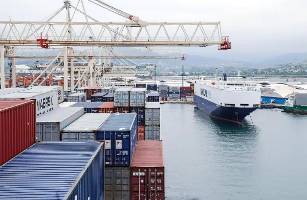 Kitajsko zanimanje za koprsko pristanišče ne pojenja, trdijo v 
luki.