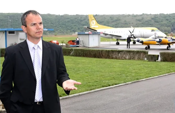 Robert Krajnc: “Prejšnji teden je na portoroškem 
letališču v enem dnevu pristalo kar 60 letal. Veliko 
jih je bilo iz Švice, Nemčije in Avstrije. To pomeni, 
da smo zanimivi za te trge.” 