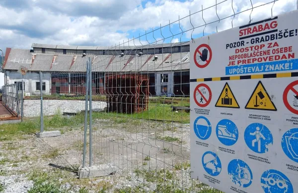 GF Nepremičnine je dobil gradbeno dovoljenje za rekonstrukcijo remize, a se je občina nanj pritožila.  Odločitev je zdaj 
v rokah ministrstva za okolje in prostor. 