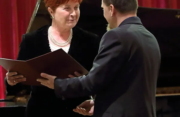 Valvasorjevo nagrado za življenjsko delo je prejela arheologinja Darja Pirkmajer.  
