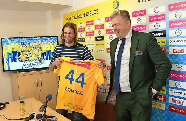 Zdaj je tudi uradno. Dean Bombač  (levo) bo  v prihodnji sezoni 
nosil dres  Kielc. 