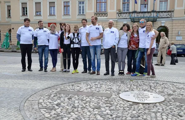  Trg Evrope je bil včeraj v znamenju  miru in dobrodelnosti. 