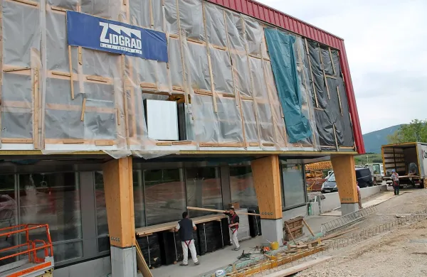 Telovadnico v Dornberku naj bi dokončali julija, letos jo bodo 
tudi opremljali. 