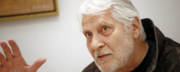 Boris Cavazza je uradno že kar nekaj let v pokoju, dejansko 
pa je v nenehnem gibanju, fizičnem, mentalnem in duhovnem: “Če ne delam, se počutim ogroženega.” 