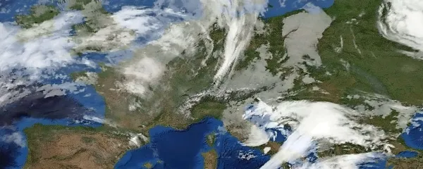 Od jugozahoda se krepi anticiklon.