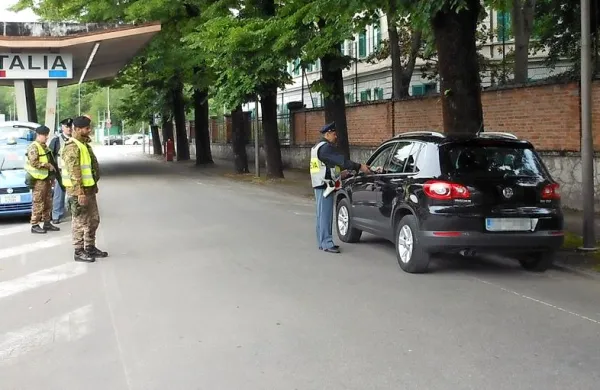 Nekdanji mejni prehod Rožna Dolina je bil v četrtek prizorišče 
nevsakdanjega dogodka.