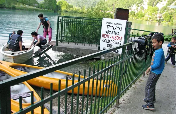 Izposoja čolnov se zaradi zaostrenih zahtev države  ne izide 
več.