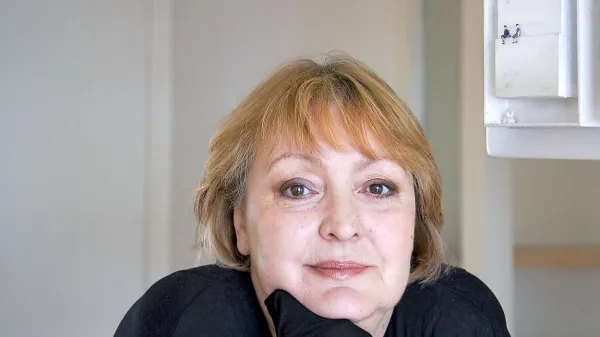 Nikoli si ne zatiska oči