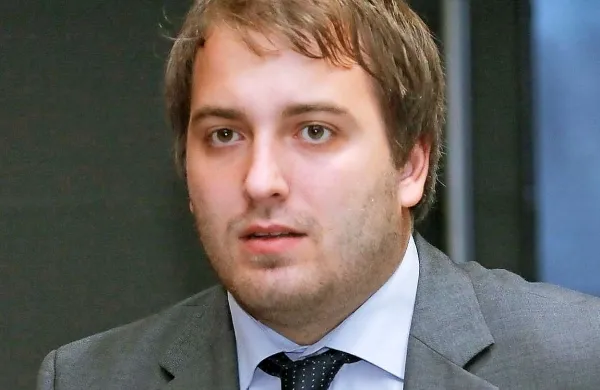 Izstop poslanca Andreja Čuša stranke SDS vendarle ni pustil 
hladne.