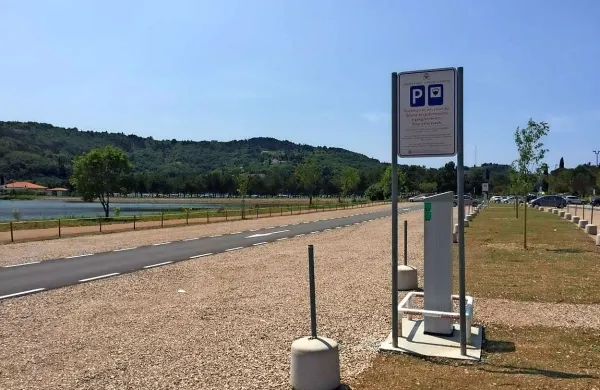 Parkiri&scaron;če Stjuža spet odprto, cene parkiranja ostajajo enake