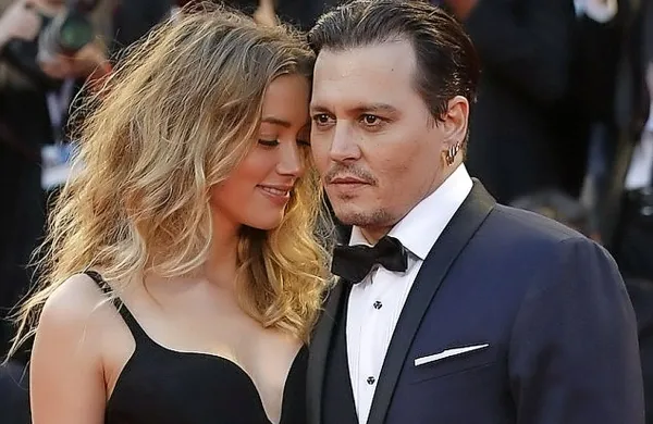 Zaradi obtožb o zlorabah je losangeleško sodišče v petek 
ameriškemu filmskemu zvezdniku Johnnyju Deppu odredilo 
prepoved približevanja svoji ženi Amber Heard. 