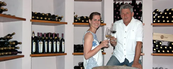 Dve generaciji: Roman Štekar in briška nevesta Nina Bratovž