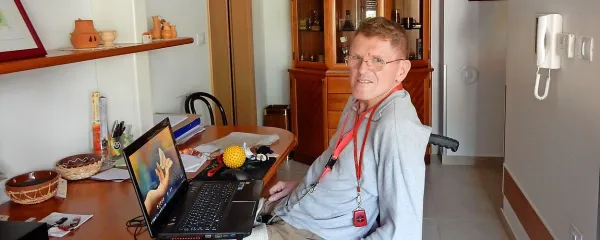 &ldquo;Brez osebne asistence ne bi mogel živeti doma&rdquo;