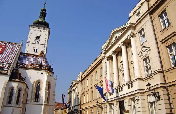 Hrvaški sabor bo najpozneje 18. junija odločal o nezaupnici 
prvemu podpredsedniku vlade in šefu HDZ Tomislavu Karamarku zaradi povezav Karamarkove soproge z družbo 
Mol. 