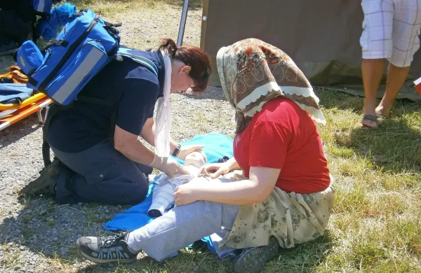 Ekipe prve pomoči so nudile pomoč dojenčku sirske begunke, ki ni kazal znakov 
življenja. Nato je v šok padla še mamica, vse skupaj pa je zapletla  komunikacija, saj 
brez prevajalca ni šlo.

