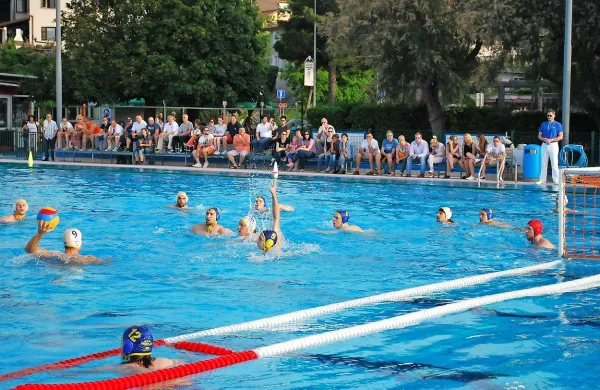 Po dobri domači predstavi proti Triglavu bodo Koprčani (z 
belimi kapicami) državno prvenstvo končali z igranjem v 
malem finalu.