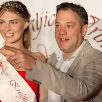 Zmagovalki je lento predal novogoriški župan Matej Arčon.