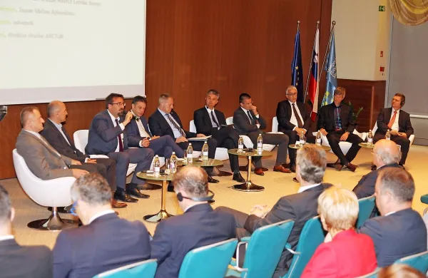 Na gospodarskem forumu so govorili o možnostih za izboljšanje poslovnega okolja za spodbujanje razvojnih in 
izvoznih aktivnosti gospodarstva.