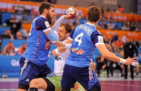 Kapetan slovenske reprezentance Uroš Zorman (z žogo) si 
lahko pripiše veliko zaslug za zmago Kielc v ligi prvakov.