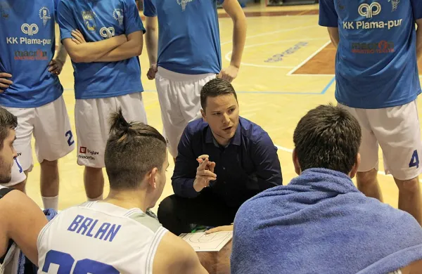 Z izkupičkom dvanajstih zmag in desetih porazov je Plama-pur letošnjo sezono končala na šestem mestu drugoligaške razpredelnice. Svoj ognjeni krst v članski konkurenci je na trenerski klopi doživel Grega Nachbar.