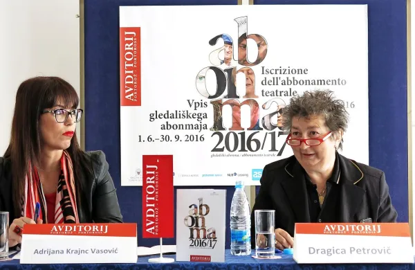 Abonmajsko sezono 2016/2017 sta predstavili direktorica Dragica Petrovič in tiskovna 
predstavnica Adrijana Krajnc Vasović. 