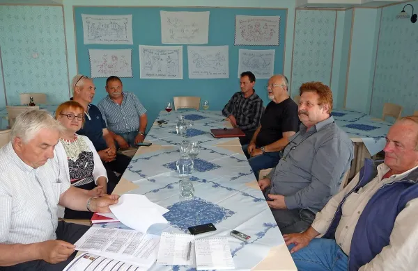 Člani koprske zbornice Aldo Kocjančič, Maja Kolnik Švara, 
Vladimir Ražman, Gracjano Šav, Peter Babič, Miha Nagy, 
Mirko Tomšič in Mario Zadel opozarjajo, da nezakonito 
vodstvo škoduje zbornici.

