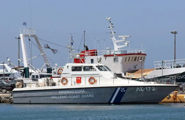Pred obalo Krete je potonil čoln z migranti, doslej so jih rešili 
250, je sporočila grška obalna straža.