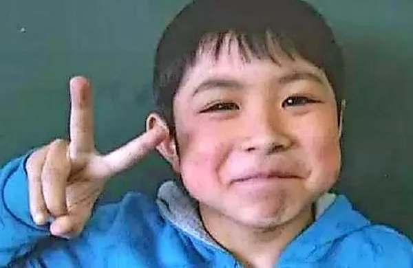 Sedemletnega japonskega dečka, ki so ga pogrešali skoraj 
teden dni v gozdu na severu Japonske, so danes našli 
živega.