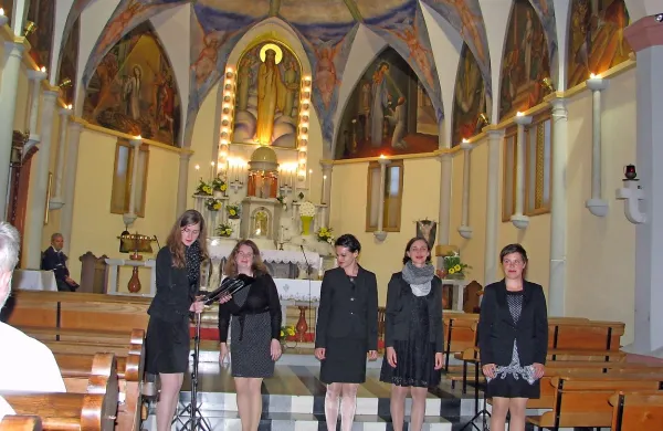 Skupina Gallina bo še prepevala po  cerkvah s Kraljevimi 
poslikavami.