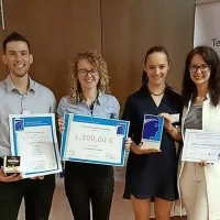  Prvonagrajeni Tjaša Trobec, Tanja Črešnovas, Nina Mandelj 
in Peter Jantol.