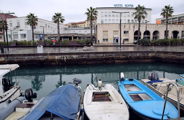 Mestna občina Koper in DZS s Hotelom Koper na sodišče