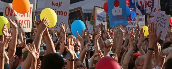 Na Hrvaškem so bili včeraj množični protesti zaradi vmešavanja politike v šolstvo. 