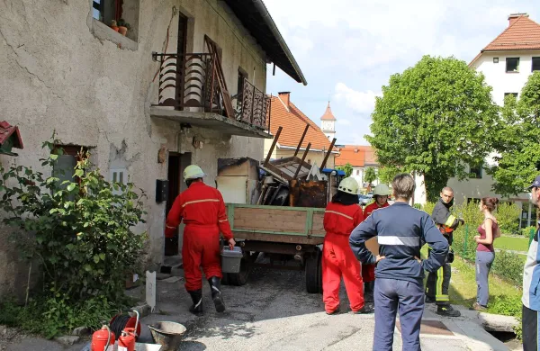 Požar se je vnel in povsem uničil prvo nadstropje hiše zaradi 
plina, ki je uhajal iz jeklenke.