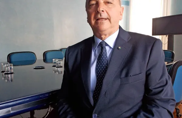 Štetje prvih glasovnic tržaških občinskih volitev napoveduje 
gladko zmago Roberta Dipiazze.