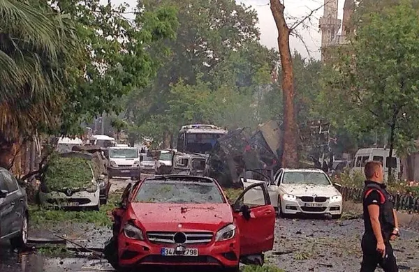 V  eksploziji avtomobila bombe v Carigradu mrtvi in ranjeni