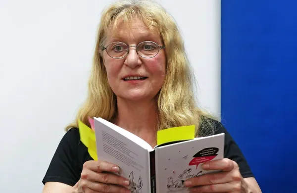 Lilijana Praprotnik Zupančič, včasih tudi Lila Prap, je v    Zgodbah in 
nezgodbah zbrala kratkočasne besedne igre.   