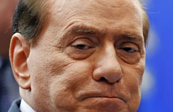 Silvia Berlusconija, bivšega italijanskega premierja in lastnika 
italijanskega medijskega imperija Mediaset, so danes zjutraj 
sprejeli v bolnišnico.