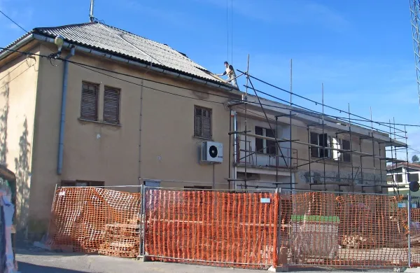 Ob obnovi vaškega doma na Pregarjah je bistriška občina 
napovedala, da bo zanj  pridobila skoraj 200.000 evrov 
evropskega denarja. A ga zaradi nespoštovanja pogojev ni 
dobila. 