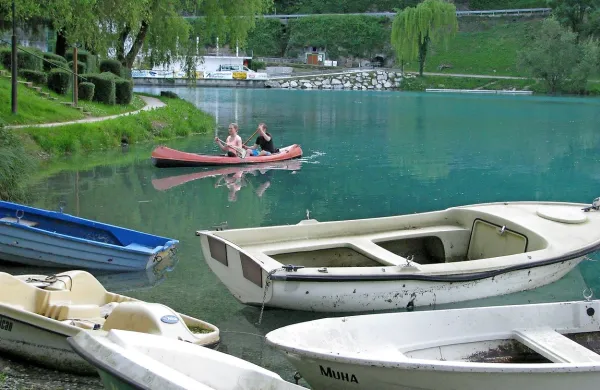 Ob jezerski poti med okrepčevalnico Tami in mostom so uredili energijski park s štirimi 
točkami.   