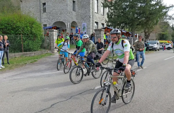Da izpeljejo kolesarjenje  Koloosmica (na fotografiji letos 
spomladi), morajo v turističnem društvu Brest opraviti dolgo 
vrsto birokratskih opravil in odšteti osemsto evrov. 