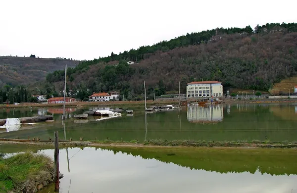 V Strunjanskih solinah zaradi načetih nasipov že vrsto let 
trepetajo pred poplavami. Tako je bilo leta 2009.